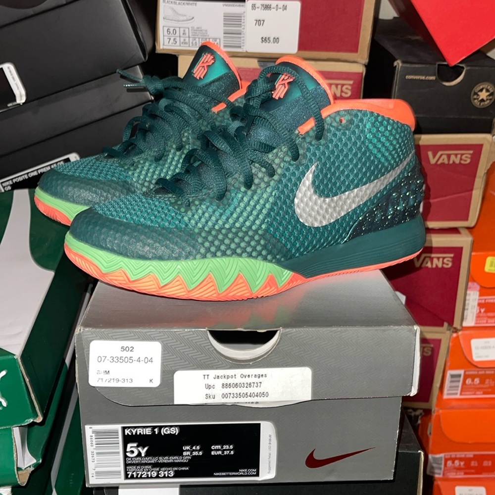 Gradeschool Nike Kyrie 1 Size 5y - Picture 1 of 4